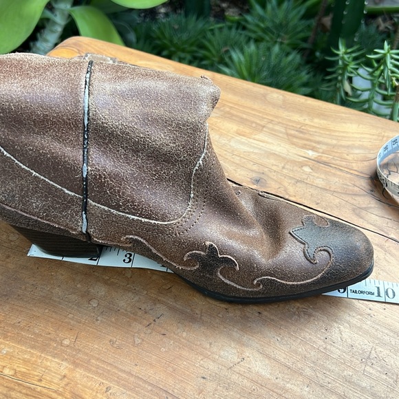 Vintage Women’s Western Cowboy Boots Brown Cross Studded - Picture 14 of 16